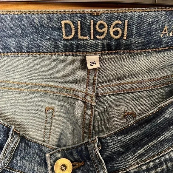 DL1961 Azalea Relaxed skinny Jeans 24 Womens Ankle Cropped Casual Y2K Streetwear - Picture 2 of 7